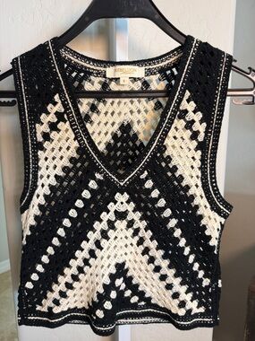 Rebellion Black & White Crochet V-Neck Crop Tank